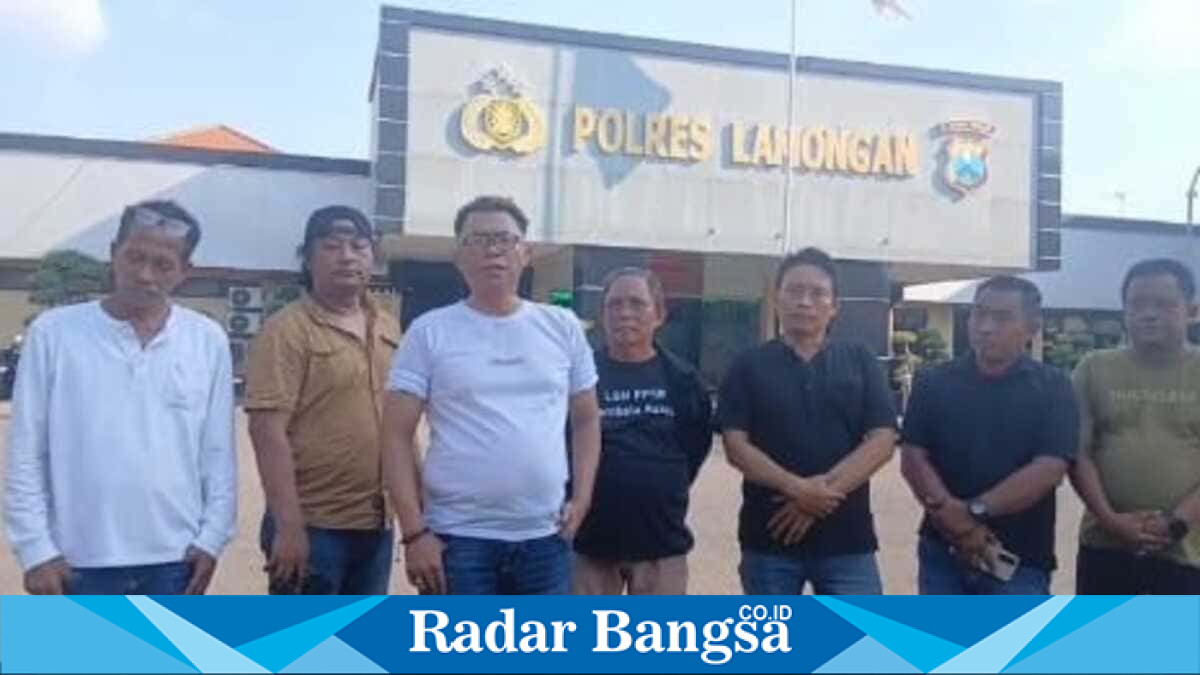 Presiden Aliansi Alam Bersatu Jaya, Miftah Zaini, bersama usai laporan kebakaran kantor organisasi ke Polres Lamongan, Jumat, 17 Juli 2026. (Foto Dok Ho/RadarBangsa.co.id)