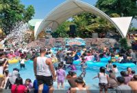 Pengunjung memadati Kolam Ombak Saygon Waterpark Pasuruan pada puncak libur sekolah, Minggu (5/7/2026). (Foto Dok Ho/RadarBangsa.co.id)