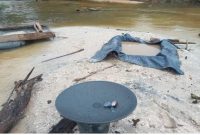 Lima pelaku PETI emas diamankan polisi di Sungai Toro, Desa Lubuk Kembang Bunga, Kecamatan Ukui, Rabu (15/7/2026). (Foto Dok Ho/RadarBangsa.co.id)
