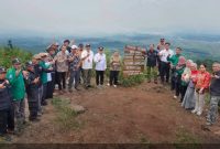 Wakil Bupati Pasuruan HM Shobih Asrori mendampingi verifikasi lapangan Lomba Wana Lestari Nasional 2026 kategori Hutan Kemasyarakatan di KPLGS Purwodadi, Rabu (8/7/2026). (Foto Dok Ho/RadarBangsa.co.id)