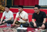 Bupati Bangkalan Lukman Hakim memimpin forum dialog Malam Jumat Manes bersama masyarakat di Pendopo Agung Bangkalan, Kamis (2/7/2026). (Foto Dok Ho/RadarBangsa.co.id)