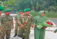 Tradisi satuan menyambut Mayor Caj Cisan Basan Deny sebagai Kaajenrem Tipe "A" 084/Bhaskara Jaya di Surabaya, Jumat (3/7/2026). (Foto Dok Ho/RadarBangsa.co.id)  