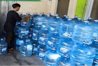 Pakar Polimer ITB Dr. Eng. Hafis Pratama Rendra Graha menjelaskan karakteristik dan keamanan plastik polikarbonat untuk galon guna ulang. (Foto Dok Ho/RadarBangsa.co.id)