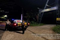 Personel Polsek Laren menggelar Patroli Blue Light di Simpang Tiga Desa Tamanprijeg, Kamis (16/7/2026) malam. (Foto Dok Ho/RadarBangsa.co.id)