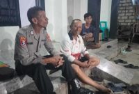 Petugas Polsek Laren melaksanakan patroli dialogis dan memberikan imbauan kamtibmas kepada warga Desa Siser, Minggu (26/7/2026). (Foto Dok Ho/RadarBangsa.co.id)