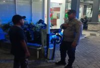 Personel Polsek Tikung melaksanakan patroli dialogis di Alfamart dan Klinik Medika Prima Tikung, Kamis (23/7/2026). (Foto Dok Ho/RadarBangsa.co.id)