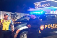 Anggota Polsek Tikung melaksanakan patroli objek vital di SPBU, perbankan, pasar, dan Masjid Namira, Selasa malam (7/7/2026). (Foto Dok Ho/RadarBangsa.co.id)