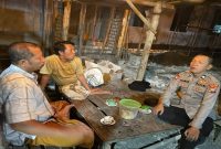 Personel Polsek Laren melaksanakan Patroli Kota Presisi (PKP) dialogis di Desa Gampangsejati, Kecamatan Laren, Rabu (15/7/2026) malam, untuk memperkuat keamanan dan ketertiban masyarakat. (Foto Dok Ho/RadarBangsa.co.id)