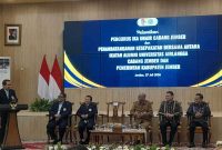 Bupati Jember Mohammad Fawait menghadiri pelantikan Pengurus IKA Unair Cabang Jember Masa Bhakti 2025–2030 di Pendopo Wahyawibawagraha, Senin (27/7/2026). (Foto Dok Ho/RadarBangsa.co.id)