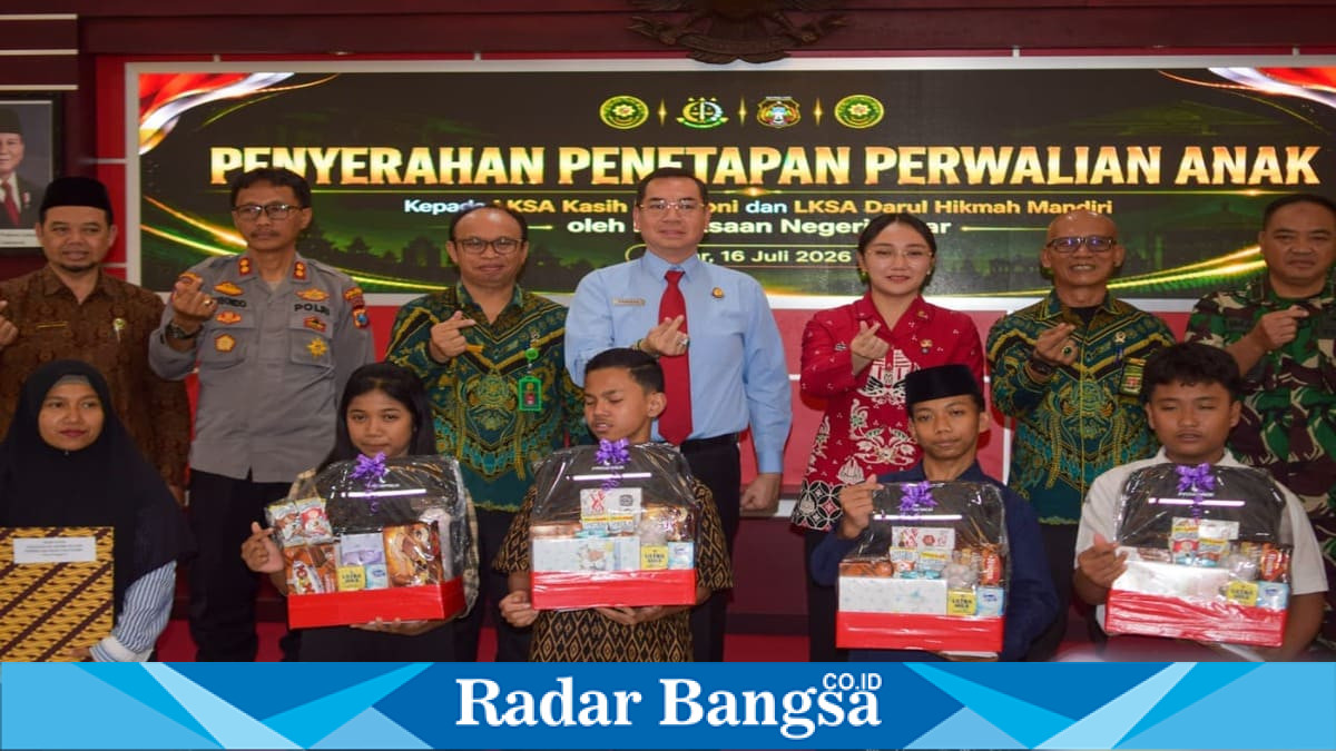 Penyerahan penetapan perwalian empat anak di LKSA berlangsung di Sasana Praja Kantor Wali Kota Blitar, Kamis (16/7/2026). (Foto Dok Ho/RadarBangsa.co.id)