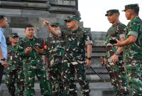 Pangdam IV/Diponegoro Mayjen TNI Achiruddin memeriksa kesiapan pengamanan VVIP di kawasan Candi Prambanan, Sleman, Selasa (7/7/2026), menjelang kunjungan PM India Narendra Modi. (Foto Dok Ho/RadarBangsa.co.id)