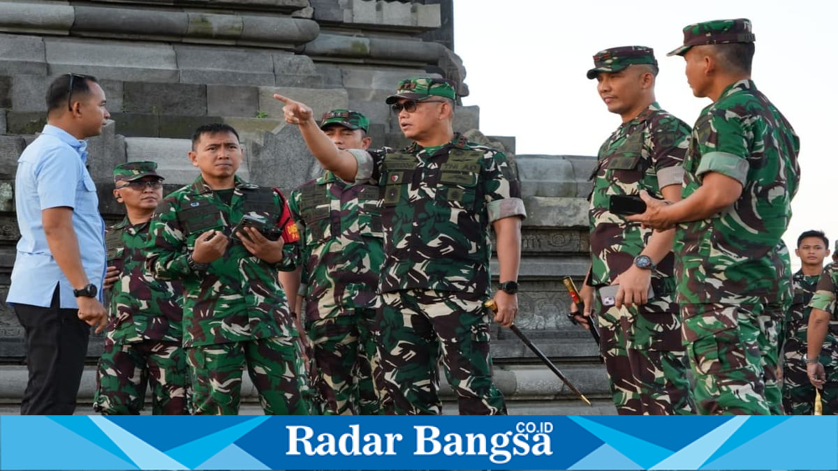 Pangdam IV/Diponegoro Mayjen TNI Achiruddin memeriksa kesiapan pengamanan VVIP di kawasan Candi Prambanan, Sleman, Selasa (7/7/2026), menjelang kunjungan PM India Narendra Modi. (Foto Dok Ho/RadarBangsa.co.id)