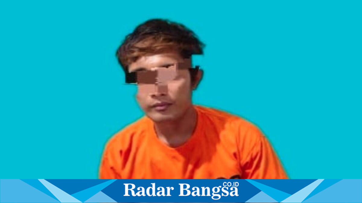 Tersangka pengedar sabu diamankan Satresnarkoba Polres Pelalawan di Desa Rawang Sari, Kecamatan Pangkalan Lesung. (Foto Dok Ho/RadarBangsa.co.id)