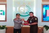 Kapolres Pasuruan AKBP Harto Agung Cahyono bertemu Kajari Kabupaten Pasuruan Rustandi Gustawirya di Kantor Kejari Kabupaten Pasuruan, Rabu (15/7/2026). (Foto Dok Ho/RadarBangsa.co.id)