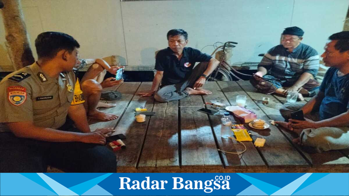 Bhabinkamtibmas Desa Tamanprijeg memberikan imbauan kamtibmas dan kewaspadaan kebakaran kepada warga, Kamis (16/7/2026). (Foto Dok Ho/RadarBangsa.co.id)