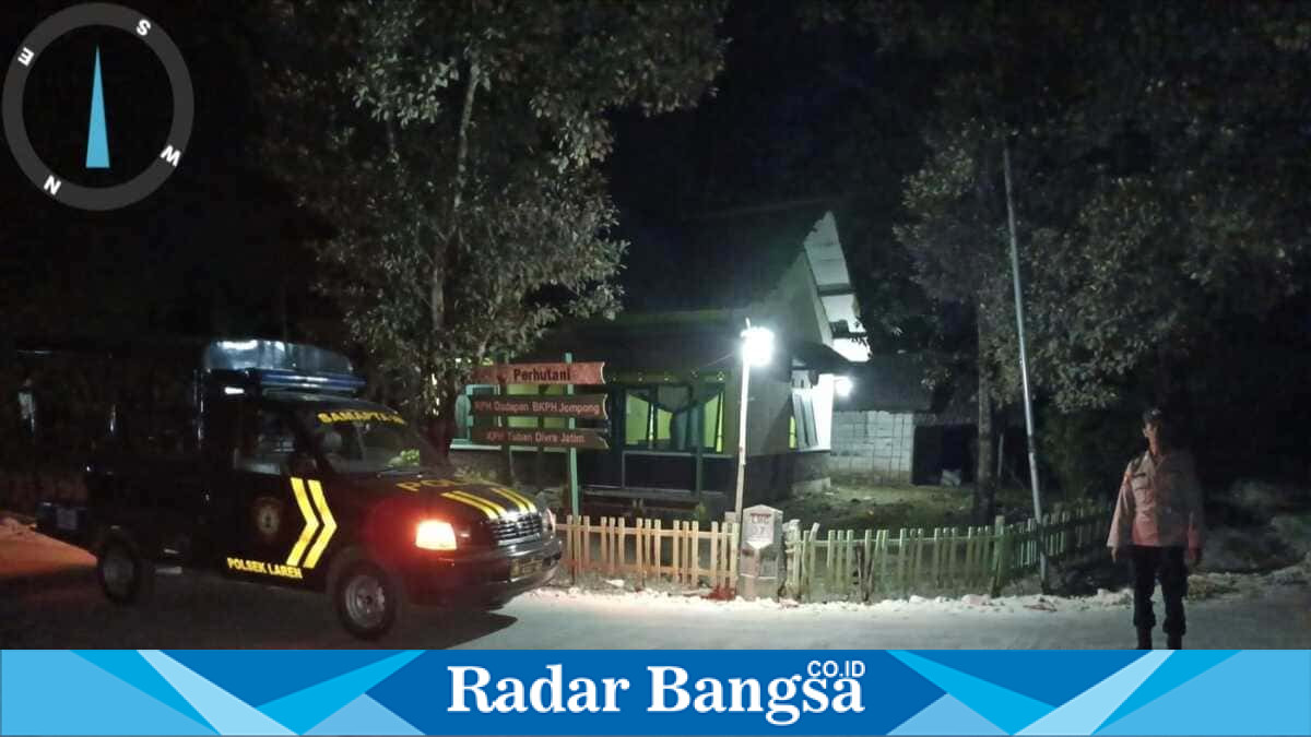 Personel Polsek Laren menggelar patroli Blue Light Harkamtibmas pada 27 Juli 2026 di perbatasan Laren-Solokuro. (Foto Dok Ho/RadarBangsa.co.id)