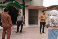 Personel Polsek Tikung melaksanakan patroli dialogis dan menyampaikan pesan kamtibmas kepada warga di Kecamatan Tikung, Senin (27/7/2026). (Foto Dok Ho/RadarBangsa.co.id)