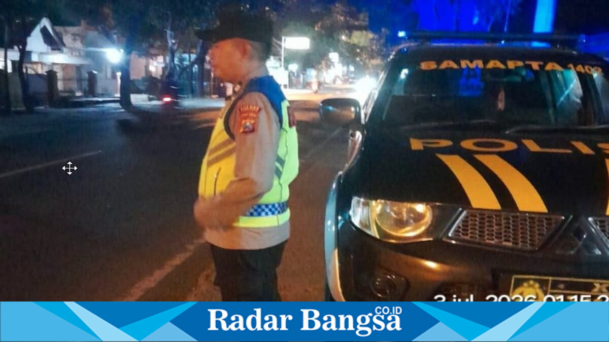 Personel Polsek Tikung melaksanakan patroli Blue Light pada Jumat, 3 Juli 2026, di sejumlah jalur perbatasan untuk mengantisipasi gangguan kamtibmas. (Foto Dok Ho/RadarBangsa.co.id)