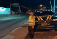 Personel Polsek Tikung melakukan Patroli Blue Light di wilayah Kecamatan Tikung, Lamongan, Minggu (26/7/2026). (Foto Dok Ho/RadarBangsa.co.id)