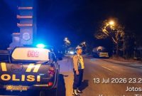 Personel Polsek Tikung menggelar Patroli Blue Light di jalur perbatasan Kecamatan Tikung, Senin (13/7/2026) malam. (Foto Dok Ho/RadarBangsa.co.id)