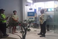 Personel Polsek Tikung melakukan patroli objek vital di sejumlah fasilitas publik di Kecamatan Tikung, Senin (13/7/2026) malam. (Foto Dok Ho/RadarBangsa.co.id)