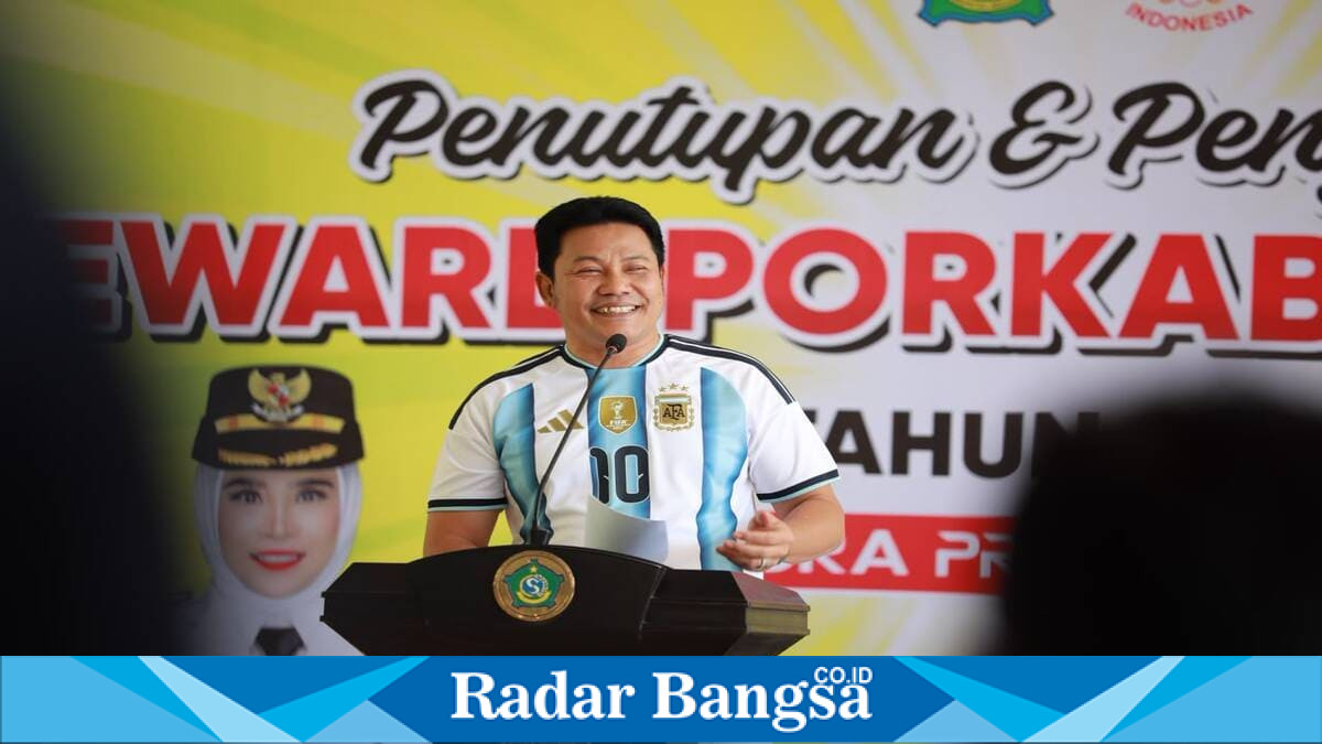 Bupati Sidoarjo Subandi