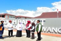 Gubernur Jawa Timur Khofifah Indar Parawansa meninjau fasilitas Sekolah Rakyat Terintegrasi 1 Banyuwangi, Sabtu (18/7/2026). (Foto Dok Ho/RadarBangsa.co.id)