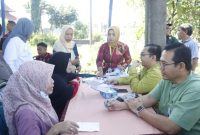 Ratusan warga mengikuti pemeriksaan kesehatan gratis yang digelar RS Bhayangkara Tk III Pusdik Brimob Watukosek di Desa Kejapanan, Pasuruan, Kamis (16/7/2026). (Foto Dok Ho/RadarBangsa.co.id)