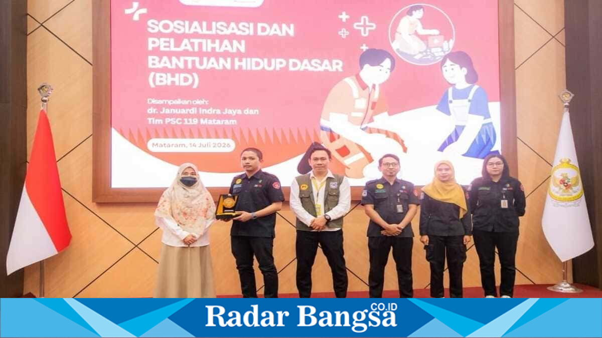 Pegawai BPK RI Perwakilan NTB mengikuti pelatihan Bantuan Hidup Dasar dari PSC 119 RSUD H. Moh. Ruslan di Mataram, Selasa (14/7). (Foto Dok Ho/RadarBangsa.co.id)