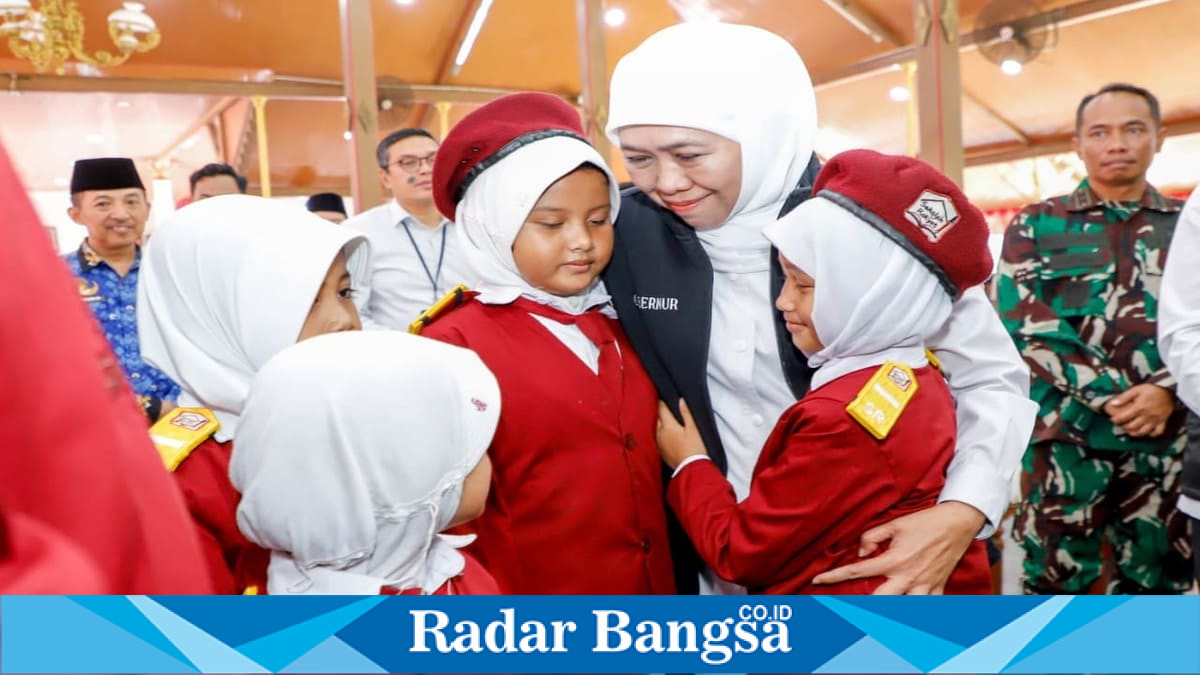 Gubernur Jawa Timur Khofifah Indar Parawansa menyampaikan proses penjaringan calon siswa Sekolah Rakyat masih berlangsung di seluruh kabupaten dan kota, Kamis (9/7/2026). (Foto Dok Ho/RadarBangsa.co.id)