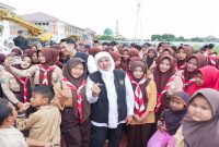 Gubernur Khofifah Indar Parawansa meninjau kesiapan Sekolah Rakyat Terintegrasi Tuban didampingi Bupati Tuban Aditya Halindra Faridzki menjelang operasional sekolah, Rabu (29/7). (Foto Dok Ho/RadarBangsa.co.id)