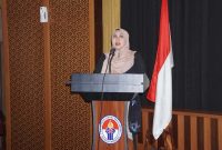 Dr. Hj. Lia Istifhama, S.H.I., S.Sos., S.Sos.I., M.E.I., menyampaikan materi tentang dampak kekerasan seksual dan penguatan resiliensi pelajar pada Seminar Nasional Muswil IPM Jawa Timur di Malang.