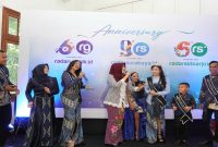 Ning Lia Istifhama membaur dengan tamu undangan pada open house HUT RadarSurabaya Group di Surabaya, Jumat, 24 Juli 2026. (Foto Dok Ho/RadarBangsa.co.id)