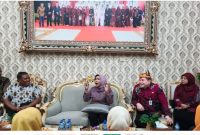 Wakil Bupati Sidoarjo Hj. Mimik Idayana menerima audiensi Paguyuban Sentra Kuliner Gajah Mada di rumah dinas Wakil Bupati, Kamis (2/7/2026). (Foto Dok Ho/RadarBangsa.co.id)