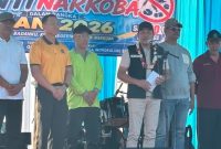 Bupati Sidoarjo H. Subandi mengajak masyarakat menjadi garda terdepan memerangi narkoba saat peringatan Hari Anti Narkotika Internasional 2026 di Desa Wonokalang, Wonoayu, Minggu (5/7/2026). (Foto Dok Ho/RadarBangsa.co.id)