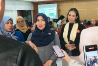 Anggota DPD RI Lia Istifhama mengajak pelaku UMKM memanfaatkan teknologi AI dalam pelatihan pemberdayaan Markas UMKM di Sawahan, Surabaya. (Foto Dok Ho/RadarBangsa.co.id)