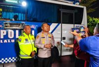 Kapolresta Sidoarjo meninjau layanan SIMANTAP di pintu masuk B GOR Sidoarjo, Selasa (7/7), yang melayani perpanjangan SIM pada malam hari. (Foto Dok Ho/RadarBangsa.co.id)