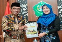 Anggota DPD RI Lia Istifhama disambut Bupati Pamekasan Kholilurrahman di Pendopo Ronggosukowati saat membahas tantangan pembangunan daerah. (Foto Dok Ho/RadarBangsa.co.id)