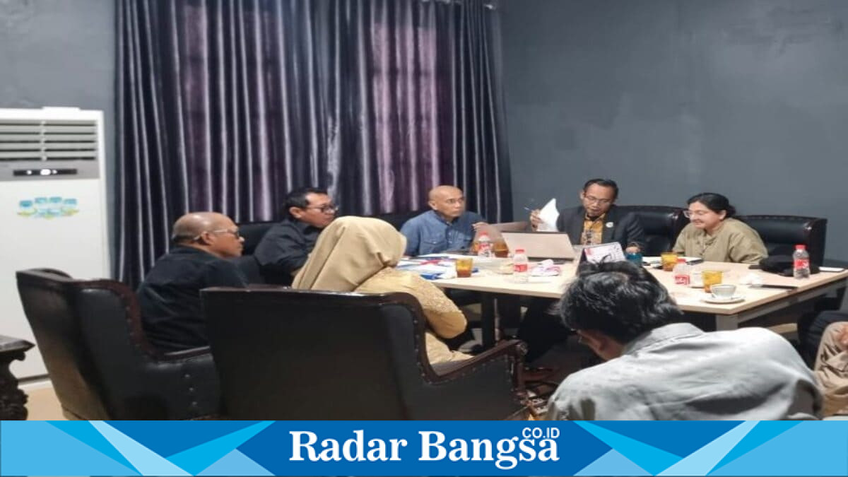 Rapat DPP SMSI di Jakarta, Jumat (24/7/2026), membahas sinergi PFII, BPD, dan pemerintah daerah dalam penguatan pembiayaan pembangunan. (Foto Dok Ho/RadarBangsa.co.id)
