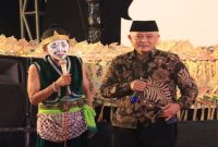 Bupati Malang Sanusi menghadiri pagelaran wayang kulit dalam rangka Bersih Desa Kedungsalam, Kecamatan Donomulyo, Rabu (29/7/2026). (Foto Dok Ho/RadarBangsa.co.id)