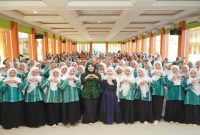 Anggota DPD RI Dr. Lia Istifhama MEI menjadi pembicara dalam Women’s Inspiration Talk PW IPPNU Jawa Timur di Aula GSG PP Nurul Islam Mojokerto, Minggu (26/7/2026). (Foto Dok Ho/RadarBangsa.co.id)