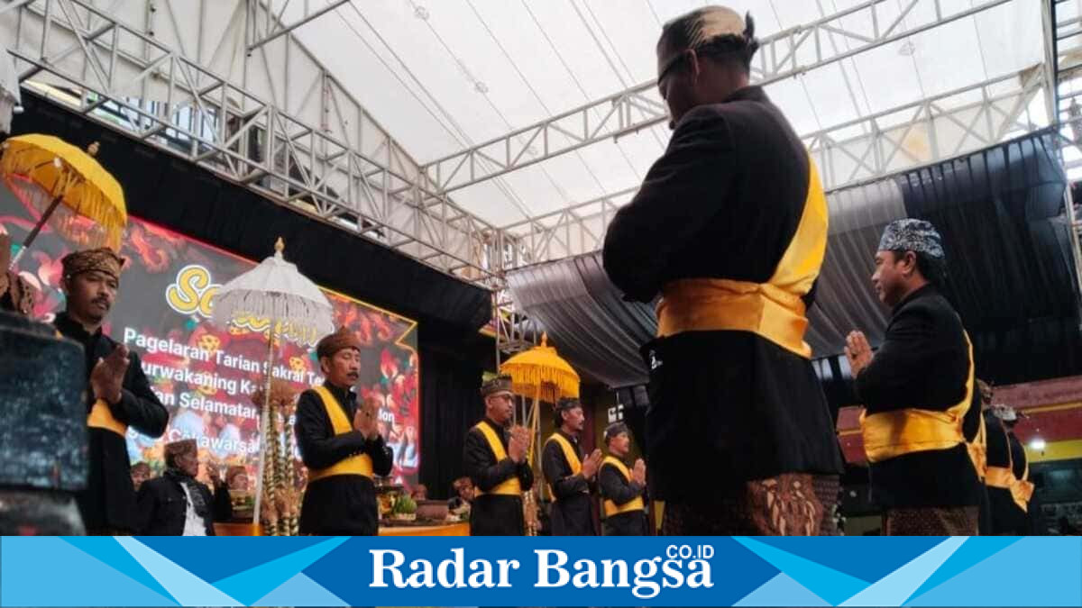 Umat Hindu Suku Tengger mengikuti prosesi Upacara Yadnya Karo 2026 di Pendopo Desa Tosari, Pasuruan. (Foto Dok Ho/RadarBangsa.co.id)