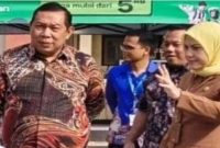 Wakil Ketua DPRD Sidoarjo meninjau aktivitas belajar di salah satu sekolah negeri di Kabupaten Sidoarjo yang masih menunggu pengisian kepala sekolah definitif. (Foto Dok Ho/RadarBangsa.co.id)