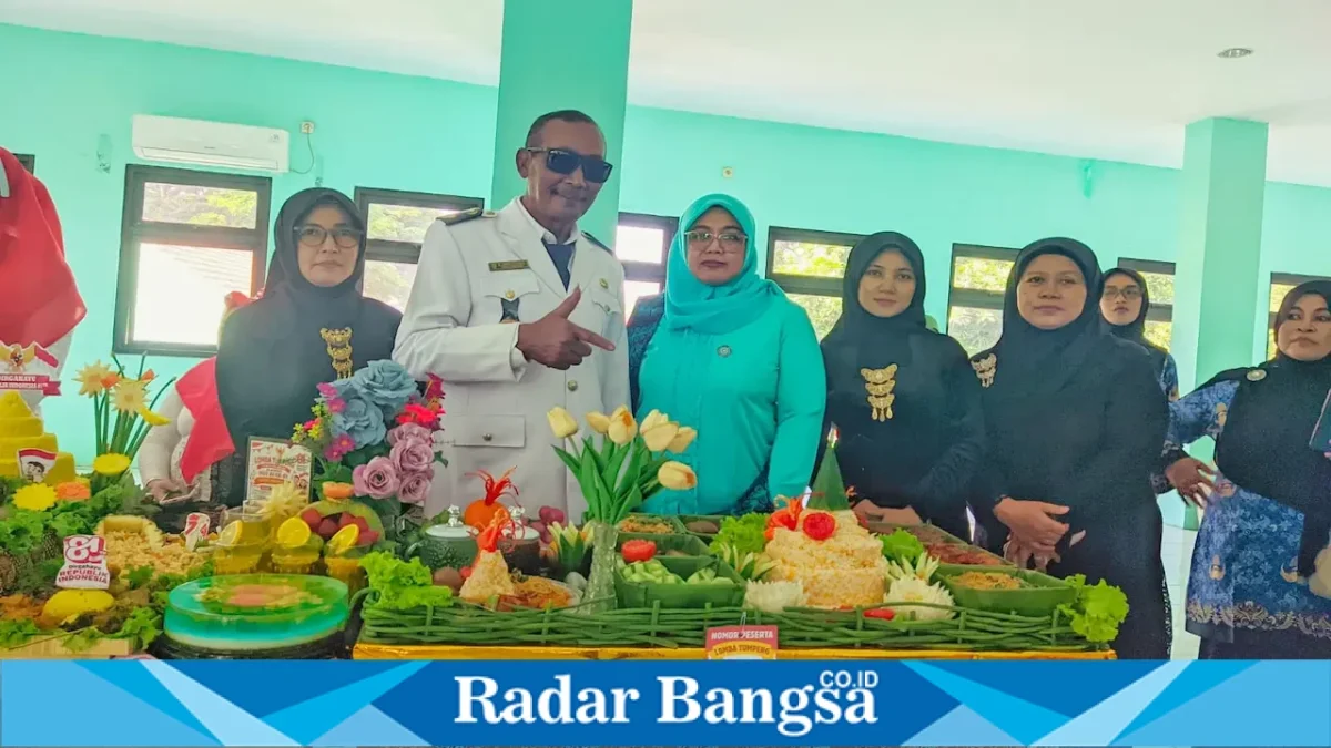 Peserta dari 15 desa mengikuti lomba menghias tumpeng di Kecamatan Gempol, Kabupaten Pasuruan, Senin (17/8/2026). (Foto Dok Ho/RadarBangsa.co.id)