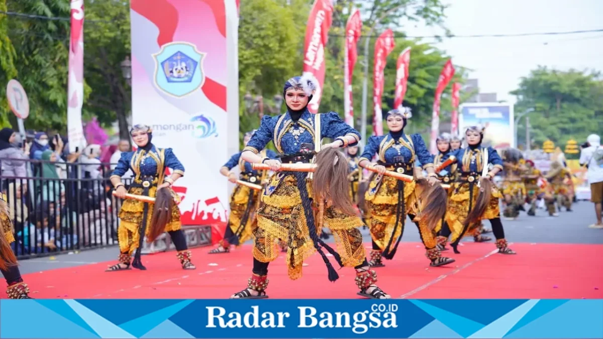 Karnaval pelajar SD/MI dan SMP/MTs di Lamongan, Sabtu (22/8). (Foto Dok Ho/RadarBangsa.co.id)