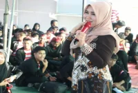 Ning Lia Istifhama saat berdialog dengan civitas akademika dan mahasiswa Universitas Wiraraja Sumenep, Selasa (18/8/2026). (Foto Dok Ho/RadarBangsa.co.id)