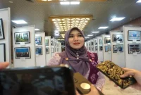 Anggota DPD RI asal Jawa Timur Lia Istifhama saat diwawancarai , Selasa (18/8/2026). (Foto Dok Ho/RadarBangsa.co.id)