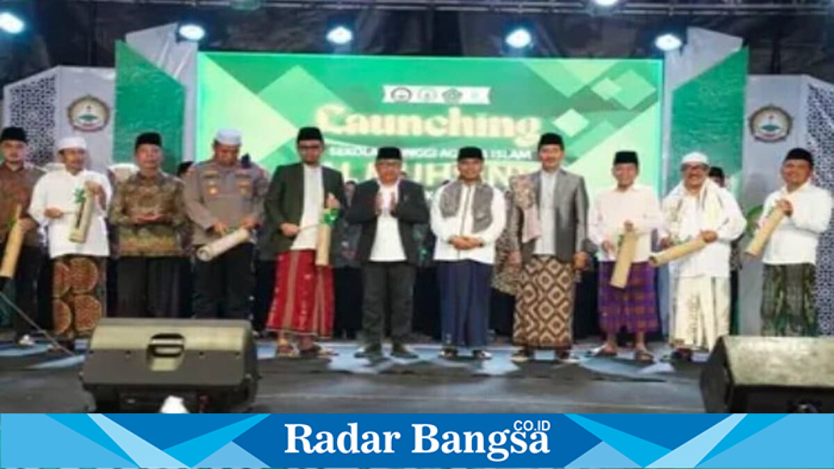 Bupati Bangkalan Lukman Hakim meresmikan peluncuran STAIM Al Muhsiny di Jalan Taman Pahlawan, Blega, Sabtu malam (1/8/2026). Foto Dok Ho/RadarBangsa.co.id