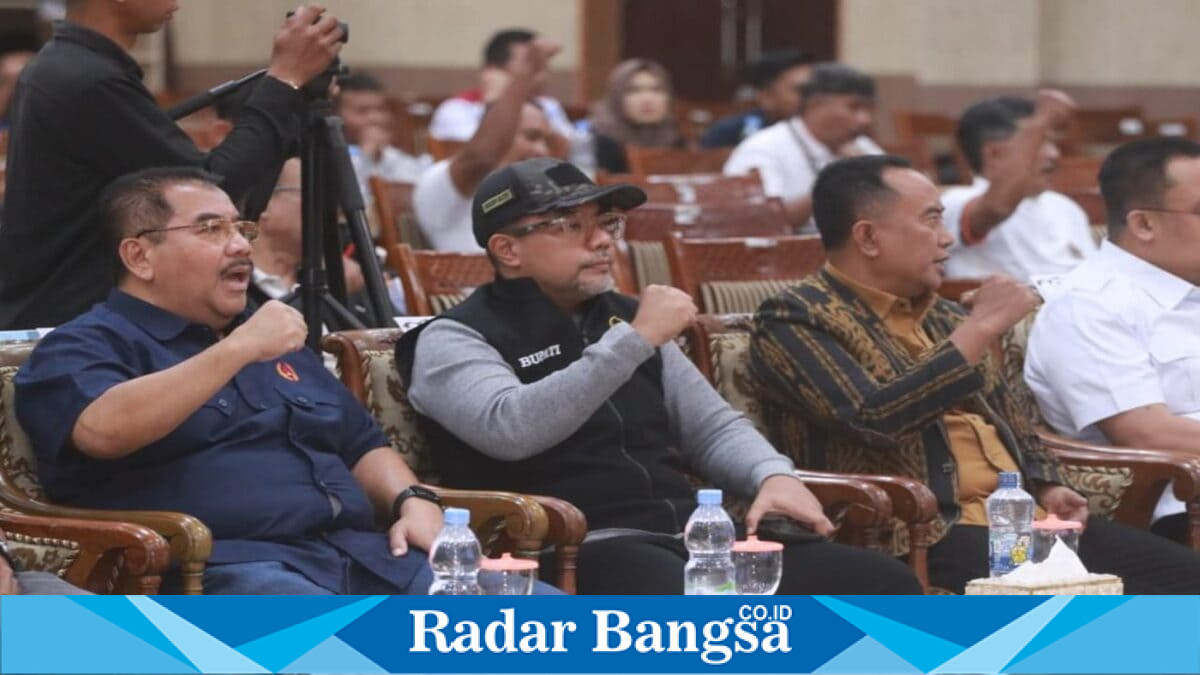 Bupati Probolinggo dr. Mohammad Haris membuka Musorkab KONI Kabupaten Probolinggo di Auditorium Madakaripura Kantor Bupati Probolinggo, Sabtu (1/8/2026). (Foto Dok Ho/RadarBangsa.co.id)