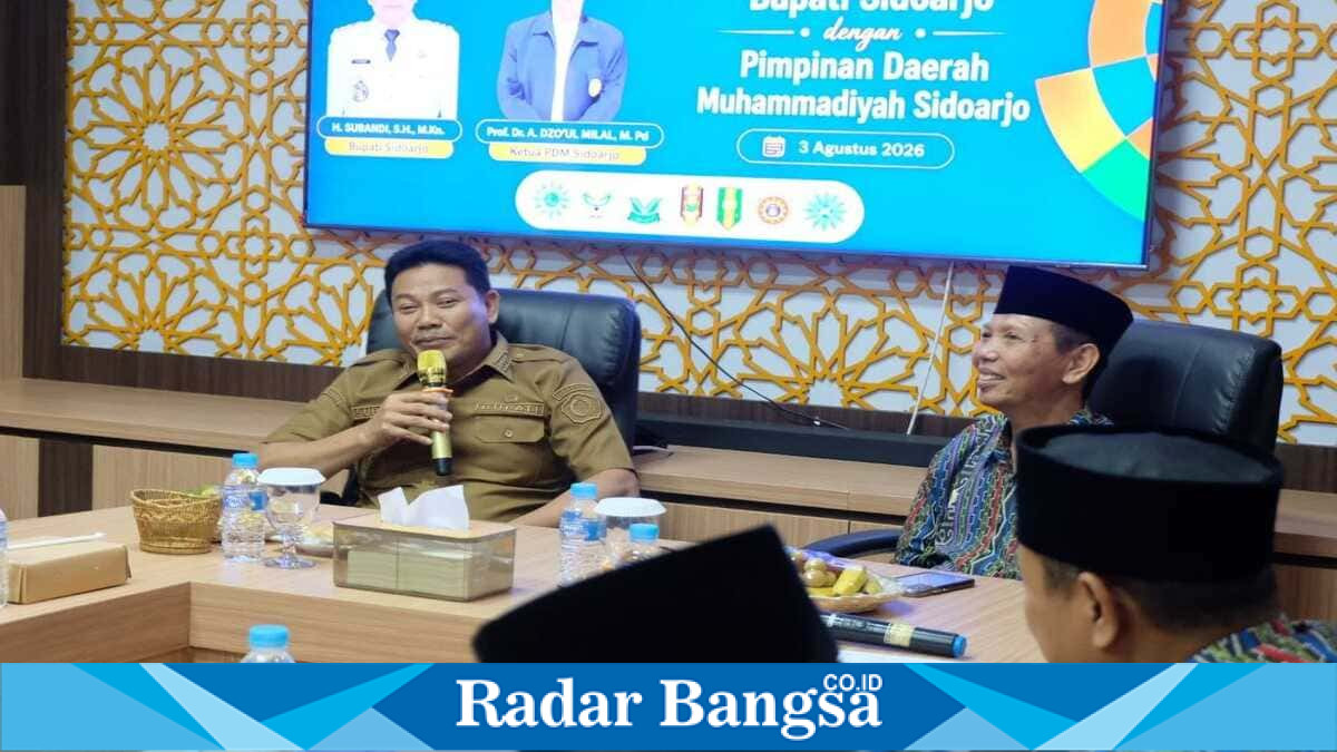 Bupati Sidoarjo Subandi bersama jajaran OPD saat bersilaturahmi dengan Pimpinan Daerah Muhammadiyah Sidoarjo di Kompleks Perguruan Muhammadiyah Sidoarjo, Senin (3/8/2026). (Foto Dok Ho/RadarBangsa.co.id).